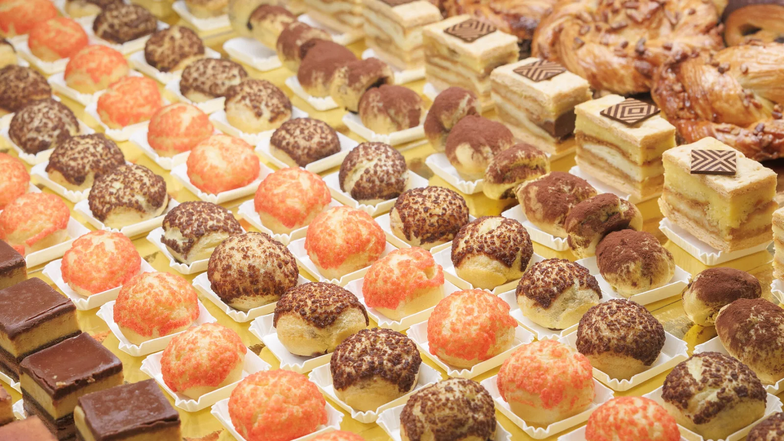 Caffè, tè e pasticcini: il piacere della pausa sabauda