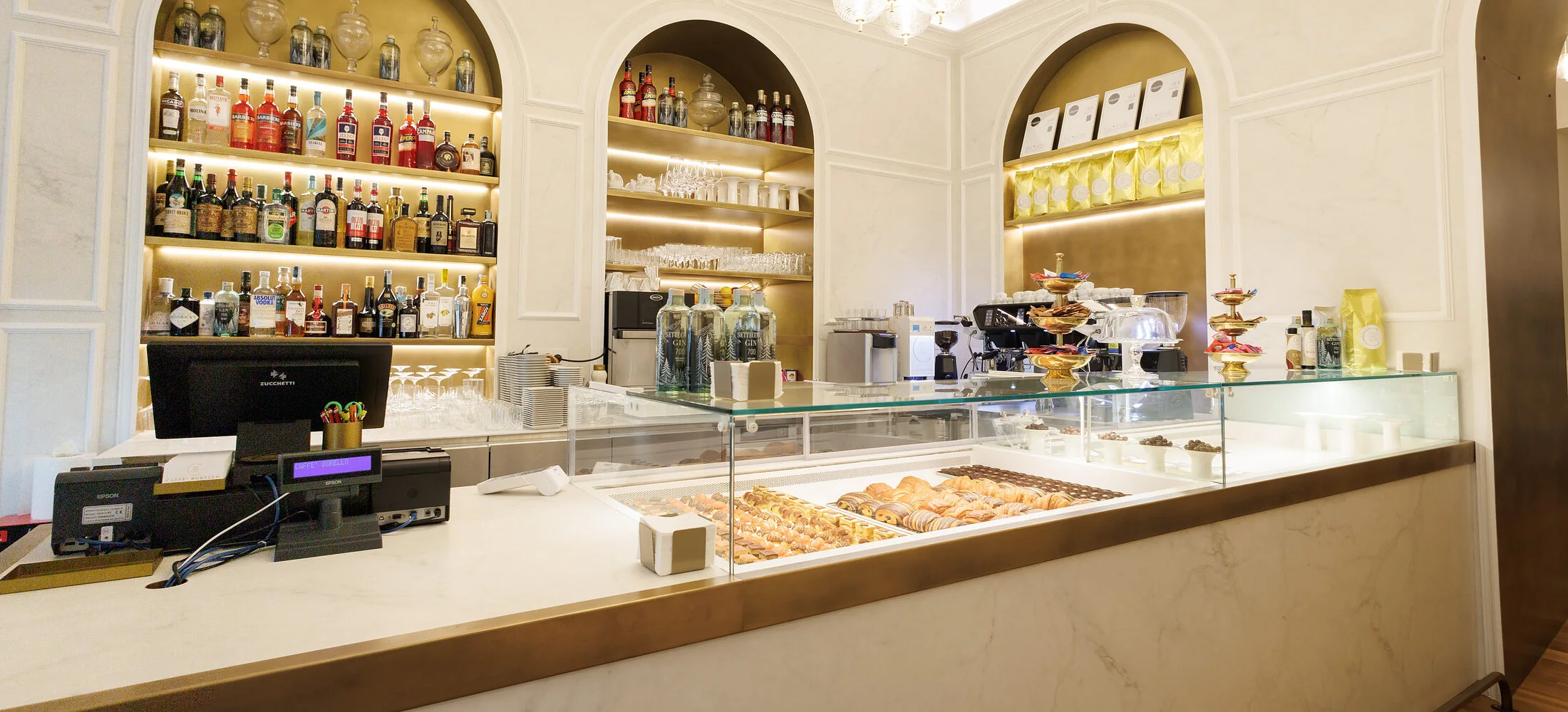 Il bancone di Caffè Borello a Torino